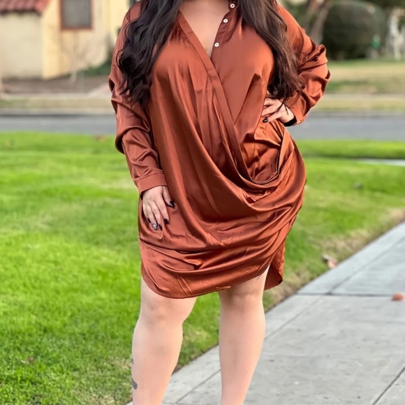 NWOT 🔥 Fashion Nova Satin Draped Shirt Dress Women's Size 2X Brown - Picture 9 of 10